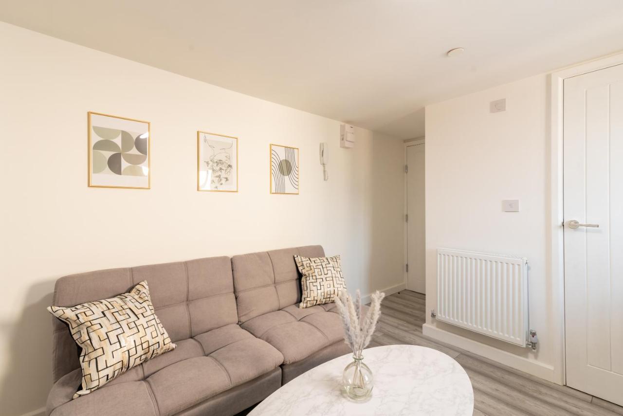 Exquisite Cardiff Apartments- With Garden Lounge & Games Room Exterior photo