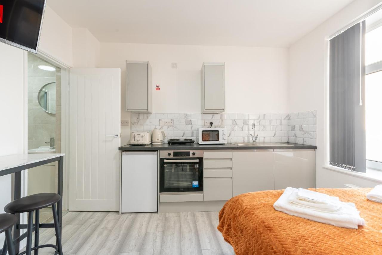Exquisite Cardiff Apartments- With Garden Lounge & Games Room Exterior photo