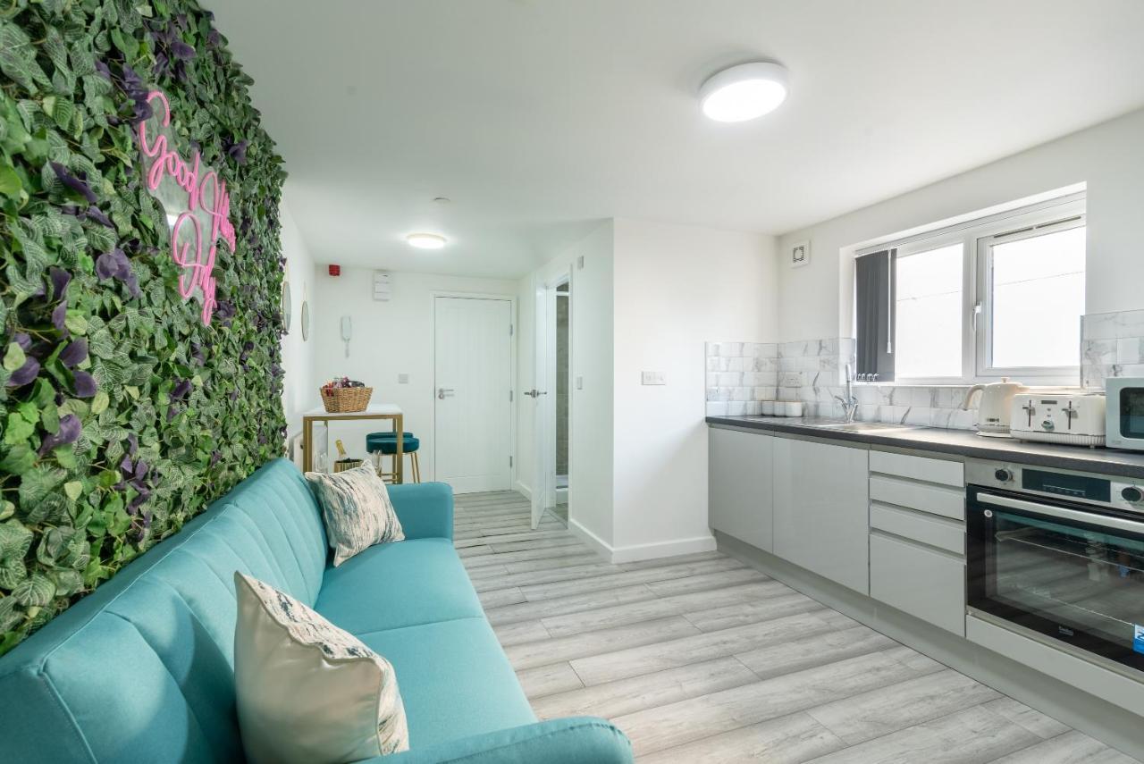 Exquisite Cardiff Apartments- With Garden Lounge & Games Room Exterior photo