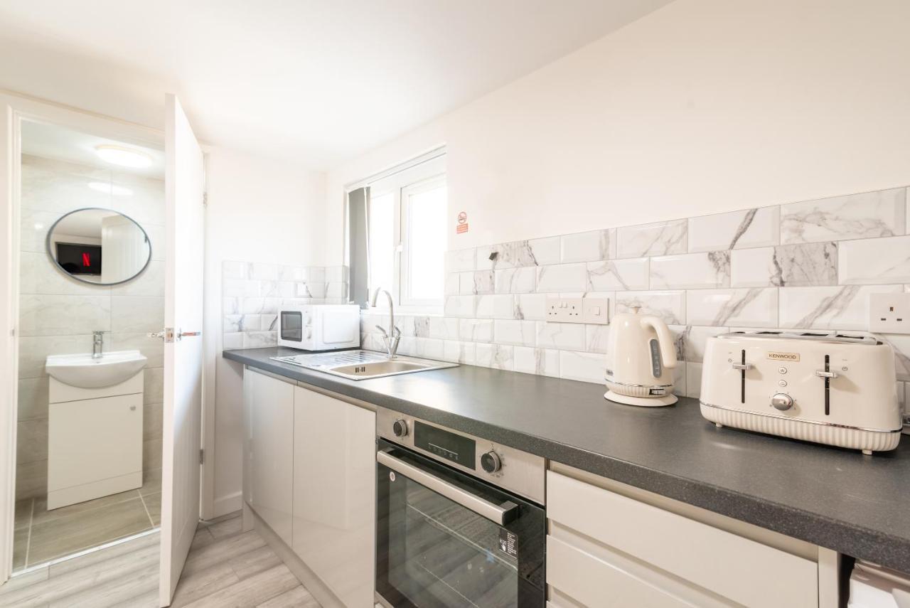 Exquisite Cardiff Apartments- With Garden Lounge & Games Room Exterior photo